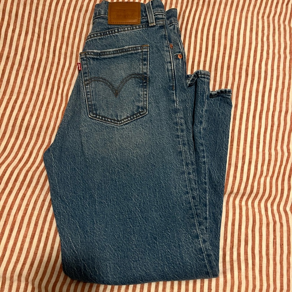 Levi's High-Rise Straight Leg Jeans in Light Blue and Blue - Picture 3 of 4